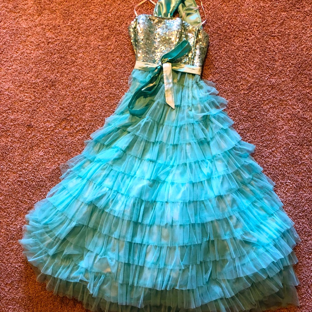 Beautiful Poofy Turquoise Ball Gown!